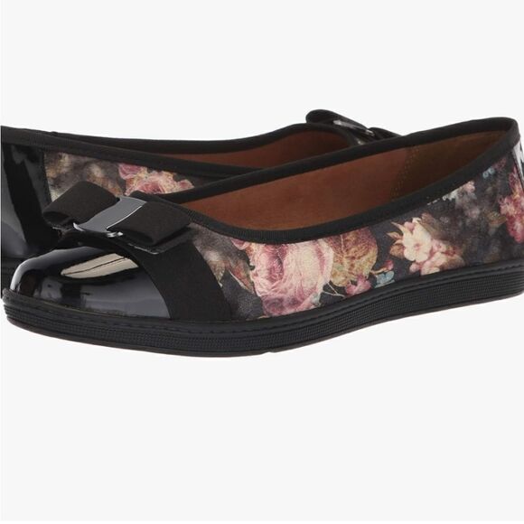 Soft Style Women's Faeth Ballet Flat - Picture 1 of 9